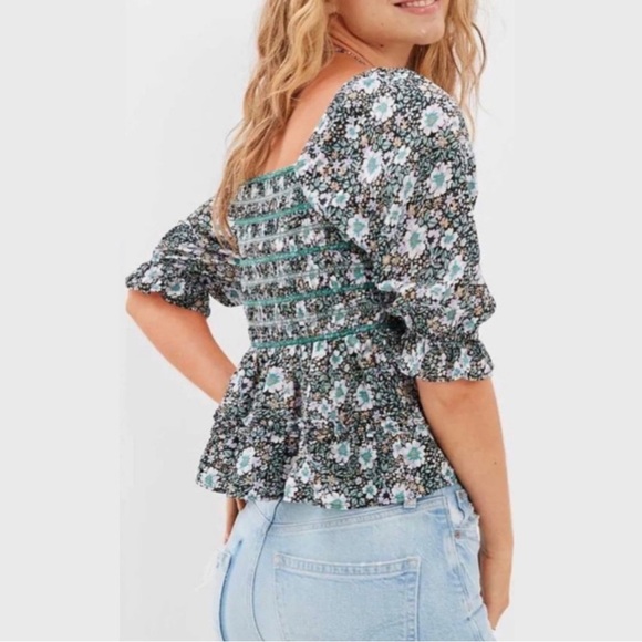 American Eagle Smocked Peplum Top – Floral Print Puff Sleeve – Size Small NWT - Picture 2 of 11